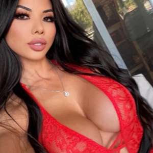 Çekici Bayan escort Alya