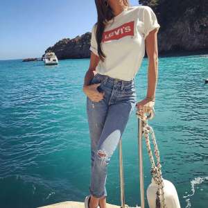 Yeni Mersin seksapel Escort Esra